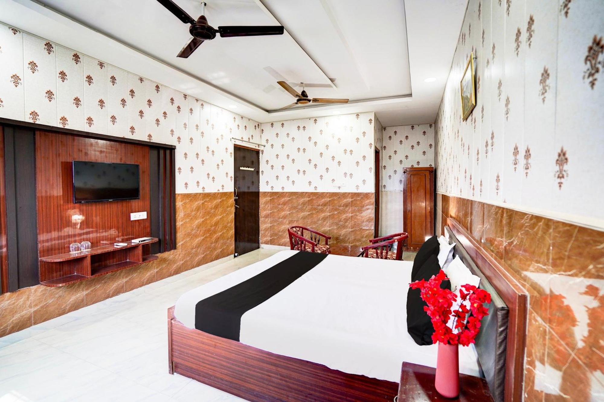 Hotel O Nova Resorts & Luxury Farm Raebareli Exterior photo